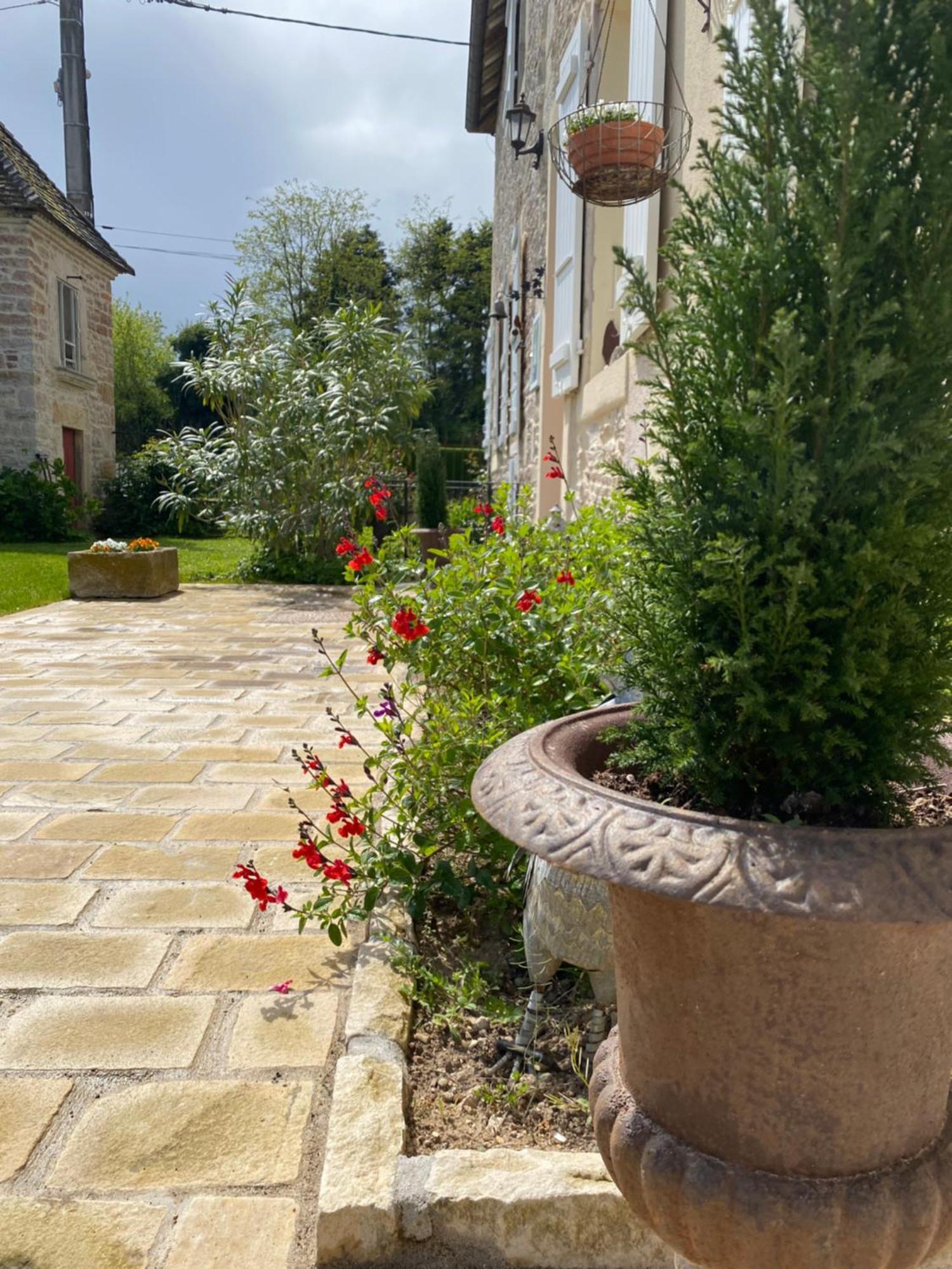 Le Pigeonnier De Saint-Loup Bed And Breakfast Exterior photo